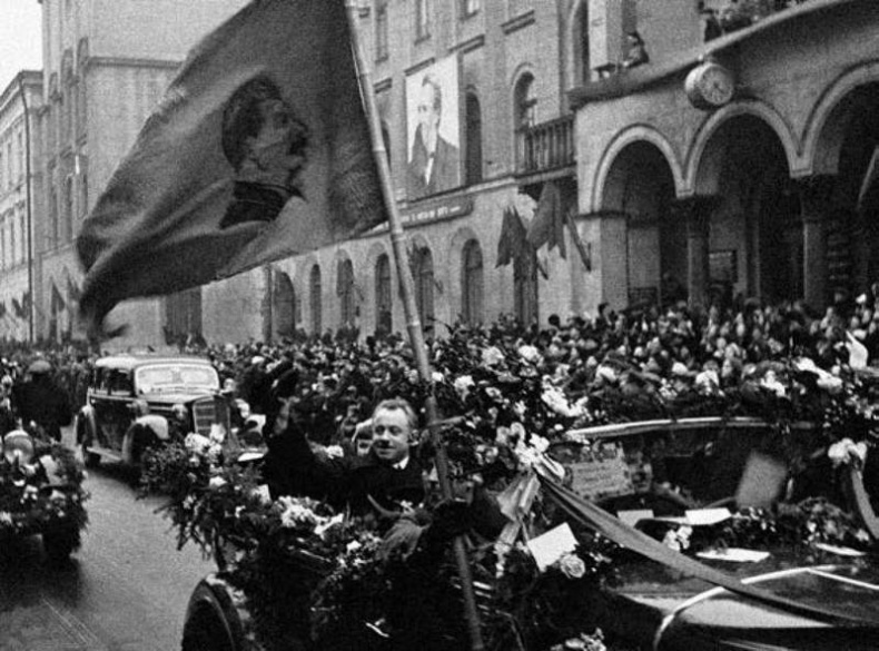 Иллюстрация к книге — Папанинская четверка: взлеты и падения [i_005.jpg]