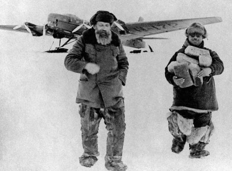 Иллюстрация к книге — Папанинская четверка: взлеты и падения [i_009.jpg]