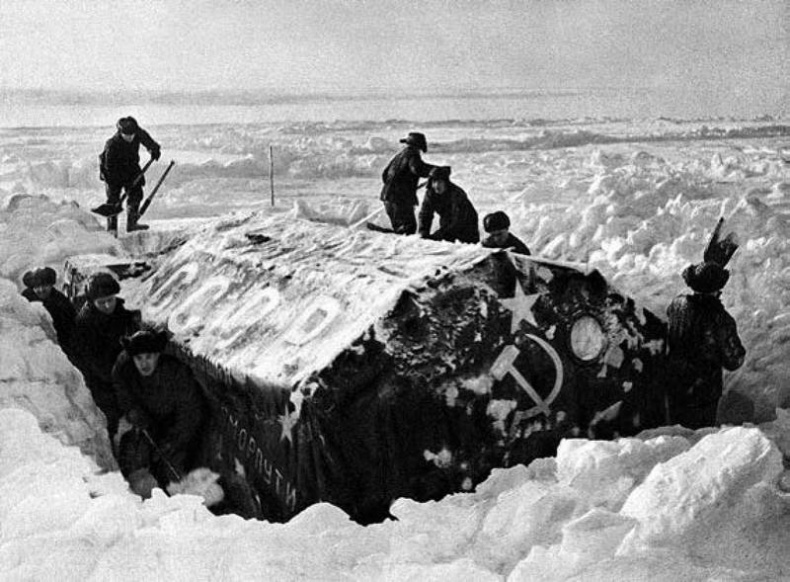 Иллюстрация к книге — Папанинская четверка: взлеты и падения [i_012.jpg]