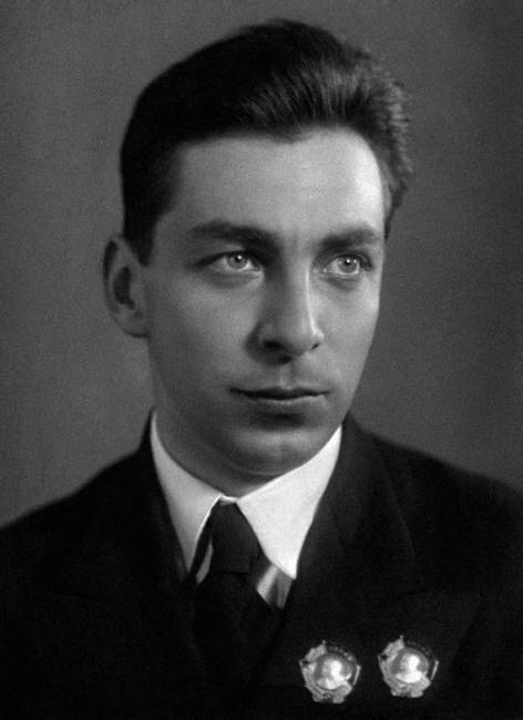 Иллюстрация к книге — Папанинская четверка: взлеты и падения [i_017.jpg]