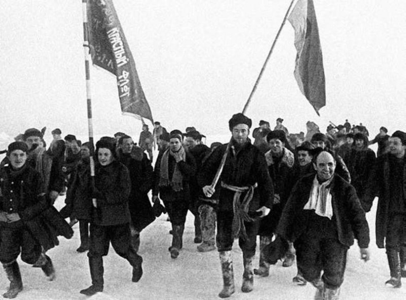 Иллюстрация к книге — Папанинская четверка: взлеты и падения [i_019.jpg]