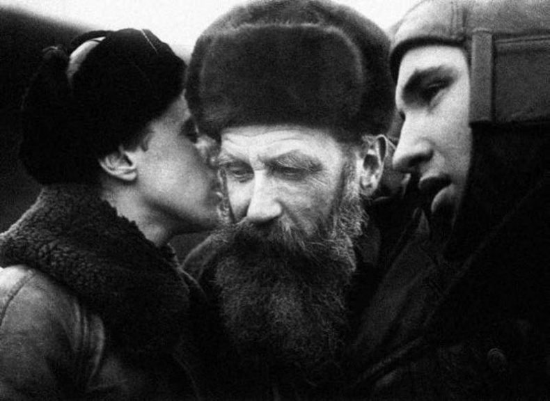 Иллюстрация к книге — Папанинская четверка: взлеты и падения [i_021.jpg]