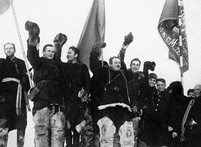 Иллюстрация к книге — Папанинская четверка: взлеты и падения [i_022.jpg]