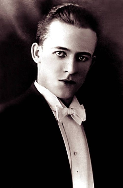 Иллюстрация к книге — Сергей Лемешев. Лучший тенор Большого [i_074.jpg]