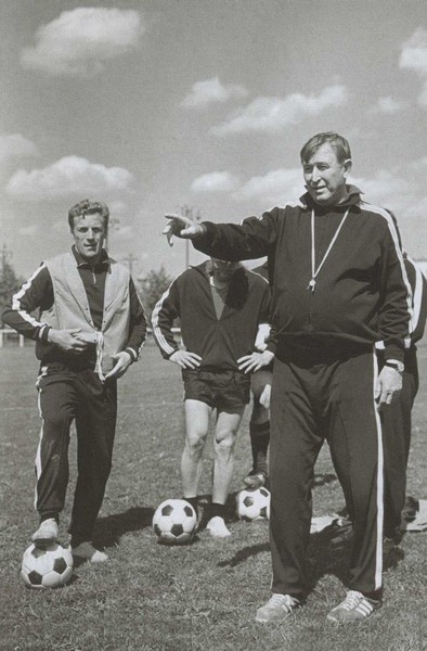 Иллюстрация к книге — Гвардия советского футбола [i_005.jpg]