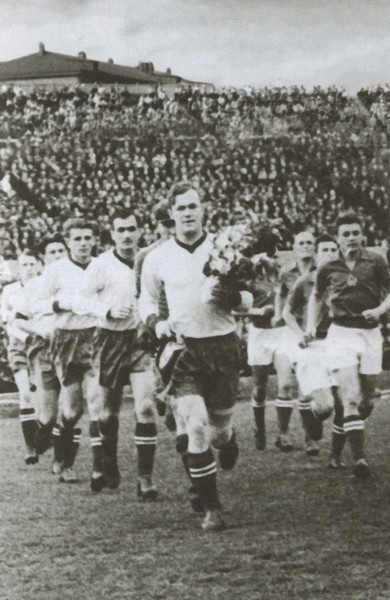 Иллюстрация к книге — Гвардия советского футбола [i_028.jpg]