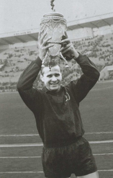 Иллюстрация к книге — Гвардия советского футбола [i_033.jpg]