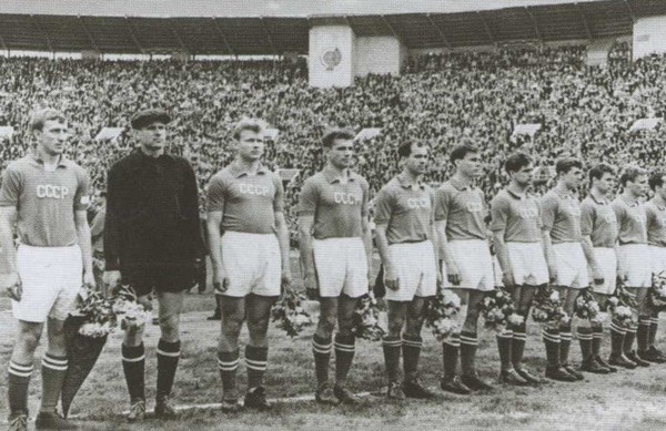 Иллюстрация к книге — Гвардия советского футбола [i_040.jpg]