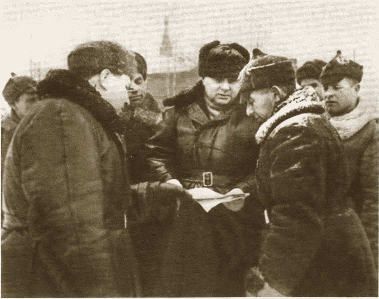 Иллюстрация к книге — Мерецков [i_044.jpg]