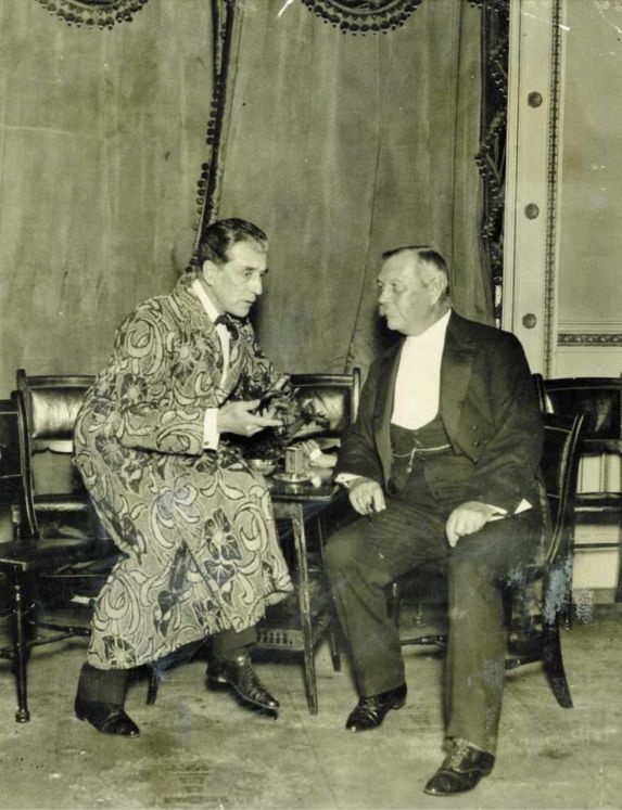 Иллюстрация к книге — Шерлок Холмс. Человек, который никогда не жил и поэтому никогда не умрет [i_178.jpg]