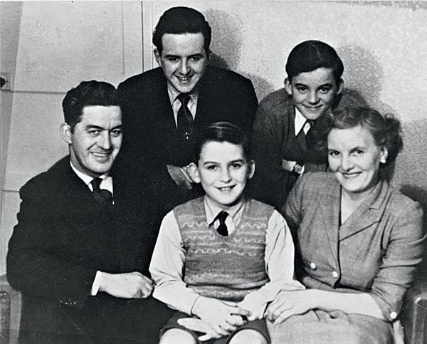 Иллюстрация к книге — The Beatles. Единственная на свете авторизованная биография [i_038.jpg]