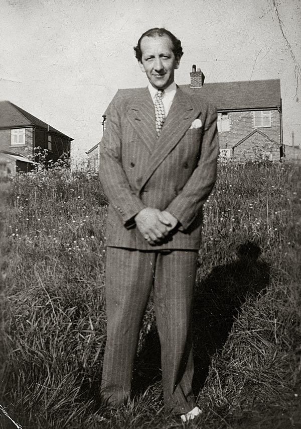 Иллюстрация к книге — The Beatles. Единственная на свете авторизованная биография [i_048.jpg]