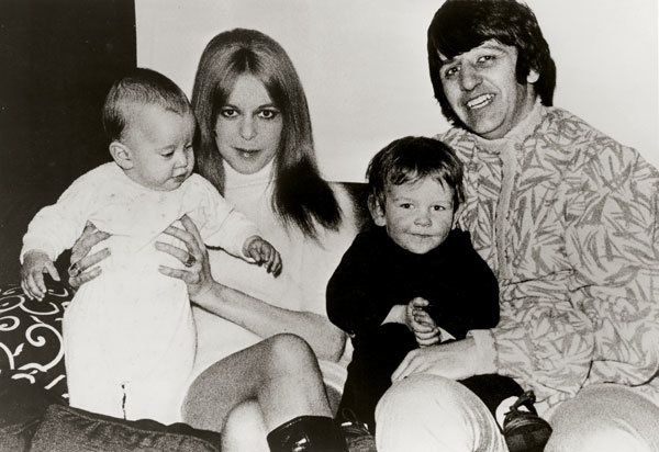 Иллюстрация к книге — The Beatles. Единственная на свете авторизованная биография [i_089.jpg]