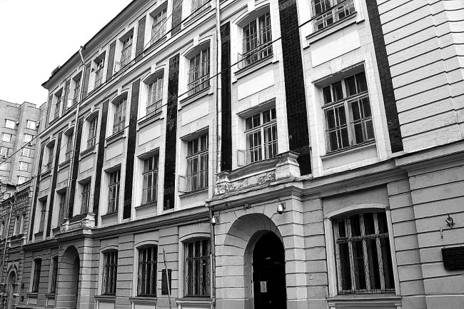 Иллюстрация к книге — Пальто с хлястиком [i_003.jpg]