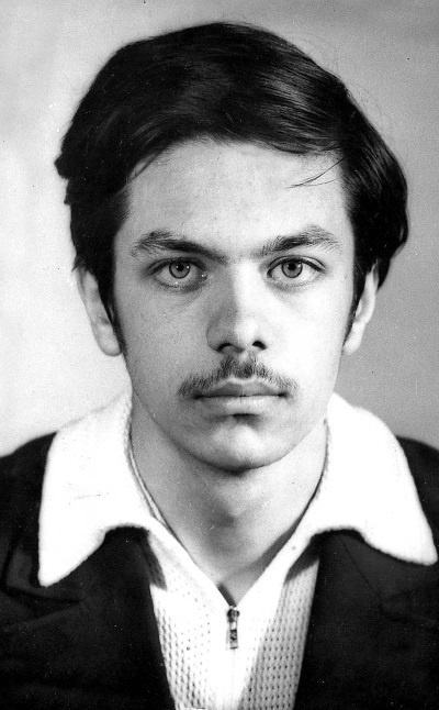 Иллюстрация к книге — Пальто с хлястиком [i_021.jpg]