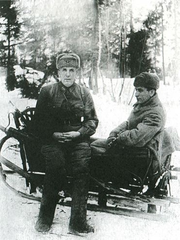 Иллюстрация к книге — Комдив. От Синявинских высот до Эльбы [i_002.jpg]