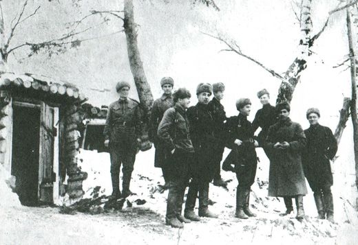 Иллюстрация к книге — Комдив. От Синявинских высот до Эльбы [i_004.jpg]