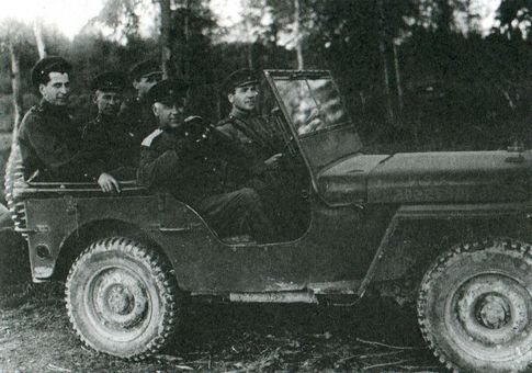 Иллюстрация к книге — Комдив. От Синявинских высот до Эльбы [i_007.jpg]