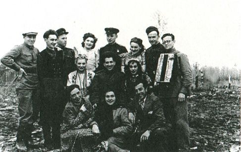 Иллюстрация к книге — Комдив. От Синявинских высот до Эльбы [i_009.jpg]