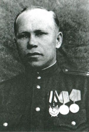 Иллюстрация к книге — Комдив. От Синявинских высот до Эльбы [i_010.jpg]