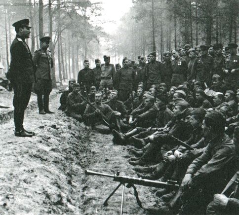 Иллюстрация к книге — Комдив. От Синявинских высот до Эльбы [i_011.jpg]