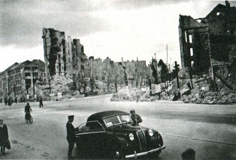 Иллюстрация к книге — Комдив. От Синявинских высот до Эльбы [i_013.jpg]