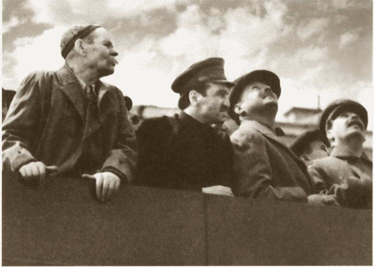 Иллюстрация к книге — Жданов [i_029.jpg]