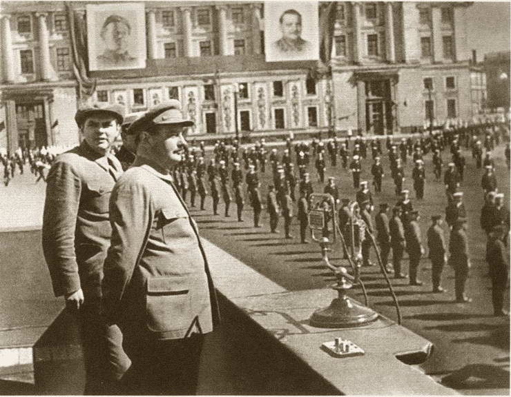 Иллюстрация к книге — Жданов [i_033.jpg]