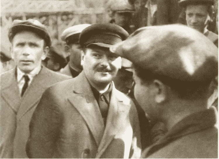 Иллюстрация к книге — Жданов [i_034.jpg]