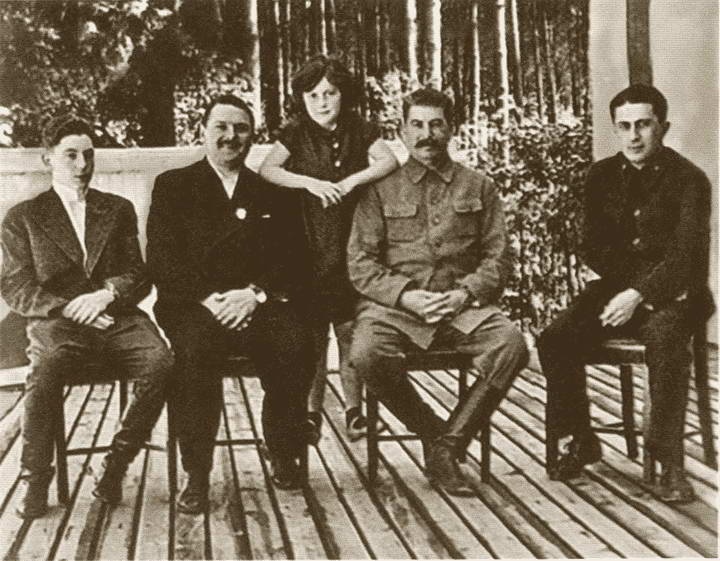 Иллюстрация к книге — Жданов [i_044.jpg]