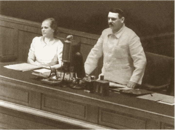 Иллюстрация к книге — Жданов [i_049.jpg]