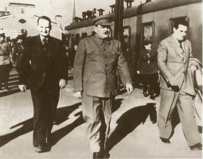 Иллюстрация к книге — Жданов [i_053.jpg]