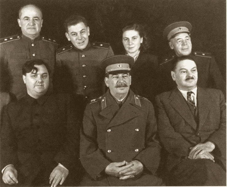 Иллюстрация к книге — Жданов [i_065.jpg]