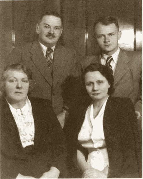 Иллюстрация к книге — Жданов [i_066.jpg]