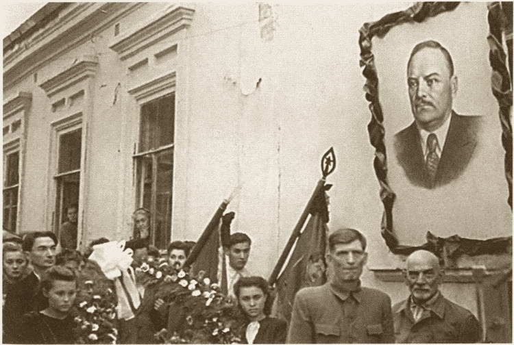 Иллюстрация к книге — Жданов [i_068.jpg]