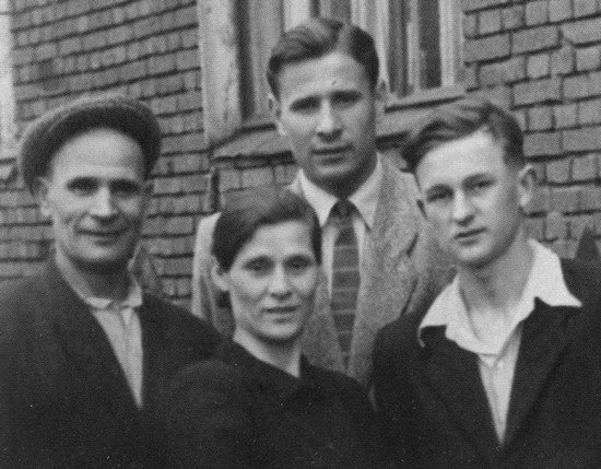 Иллюстрация к книге — Лев Яшин [i_006.jpg]