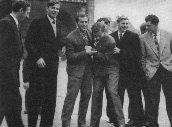 Иллюстрация к книге — Лев Яшин [i_020.jpg]