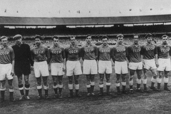 Иллюстрация к книге — Лев Яшин [i_021.jpg]