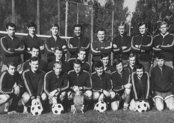 Иллюстрация к книге — Лев Яшин [i_049.jpg]