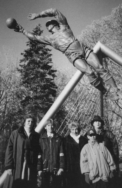 Иллюстрация к книге — Лев Яшин [i_063.jpg]