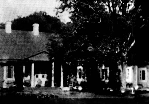 Иллюстрация к книге — По краю бездны. Хроника семейного путешествия по военной России [i_004.jpg]