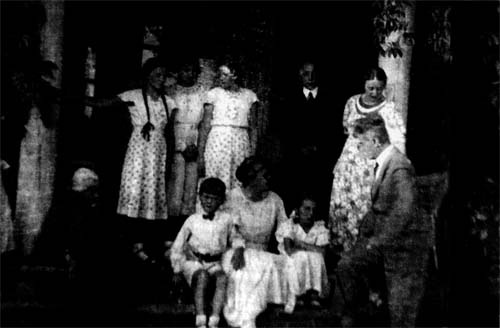 Иллюстрация к книге — По краю бездны. Хроника семейного путешествия по военной России [i_005.jpg]