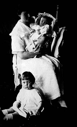 Иллюстрация к книге — По краю бездны. Хроника семейного путешествия по военной России [i_006.jpg]