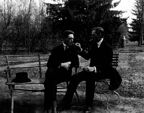 Иллюстрация к книге — По краю бездны. Хроника семейного путешествия по военной России [i_015.jpg]