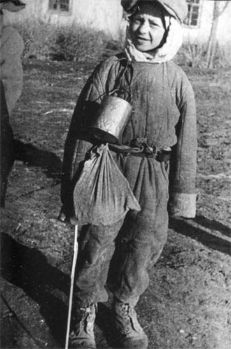 Иллюстрация к книге — По краю бездны. Хроника семейного путешествия по военной России [i_019.jpg]