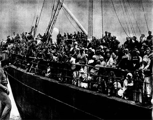 Иллюстрация к книге — По краю бездны. Хроника семейного путешествия по военной России [i_024.jpg]