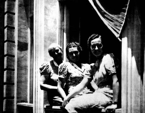 Иллюстрация к книге — По краю бездны. Хроника семейного путешествия по военной России [i_026.jpg]