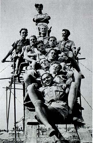 Иллюстрация к книге — По краю бездны. Хроника семейного путешествия по военной России [i_029.jpg]