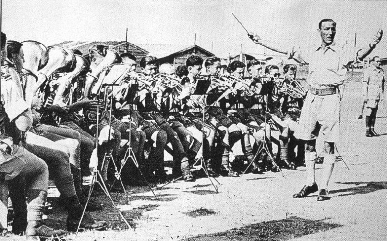 Иллюстрация к книге — По краю бездны. Хроника семейного путешествия по военной России [i_031.jpg]