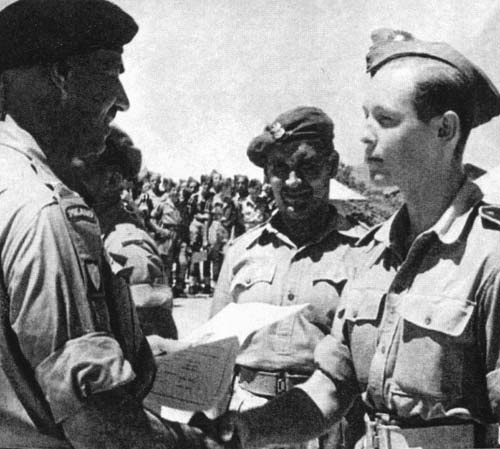 Иллюстрация к книге — По краю бездны. Хроника семейного путешествия по военной России [i_032.jpg]